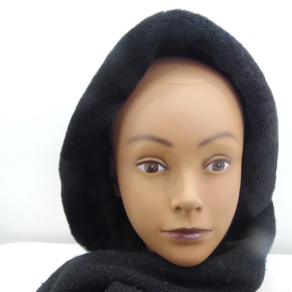 Avon Wool fur hood(87A) preowned clean and smoke free no worn or torn spots - Picture 2 of 6